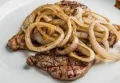 bife acebolado