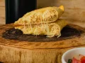 Pastel de frango c/ queijo