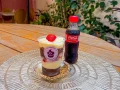 Sundae de brigadeiros com morango + coca cola 200 ml Sundae de brigadeiros com morango + coca cola 200 ml