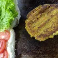 Vegetariano C/ Hamburguer de Grao de bico c/ cenoura
