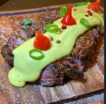 Steak Bovino Acompanhado com Molho de Mostarda