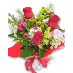 Arranjo com 3 botes de rosas