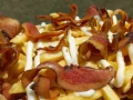 Por��o de batata frita com queijo, bacon e Catupiry