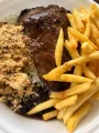 Alcatra ao alho com fritas