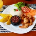 Tirinhas de frango + Feij�o + Fritas + Arroz