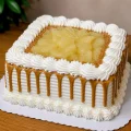 Bolo de doce de leite com abacaxi
